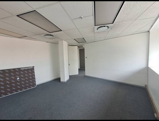 155M² OFFICE TO LET IN DUNKELD WEST